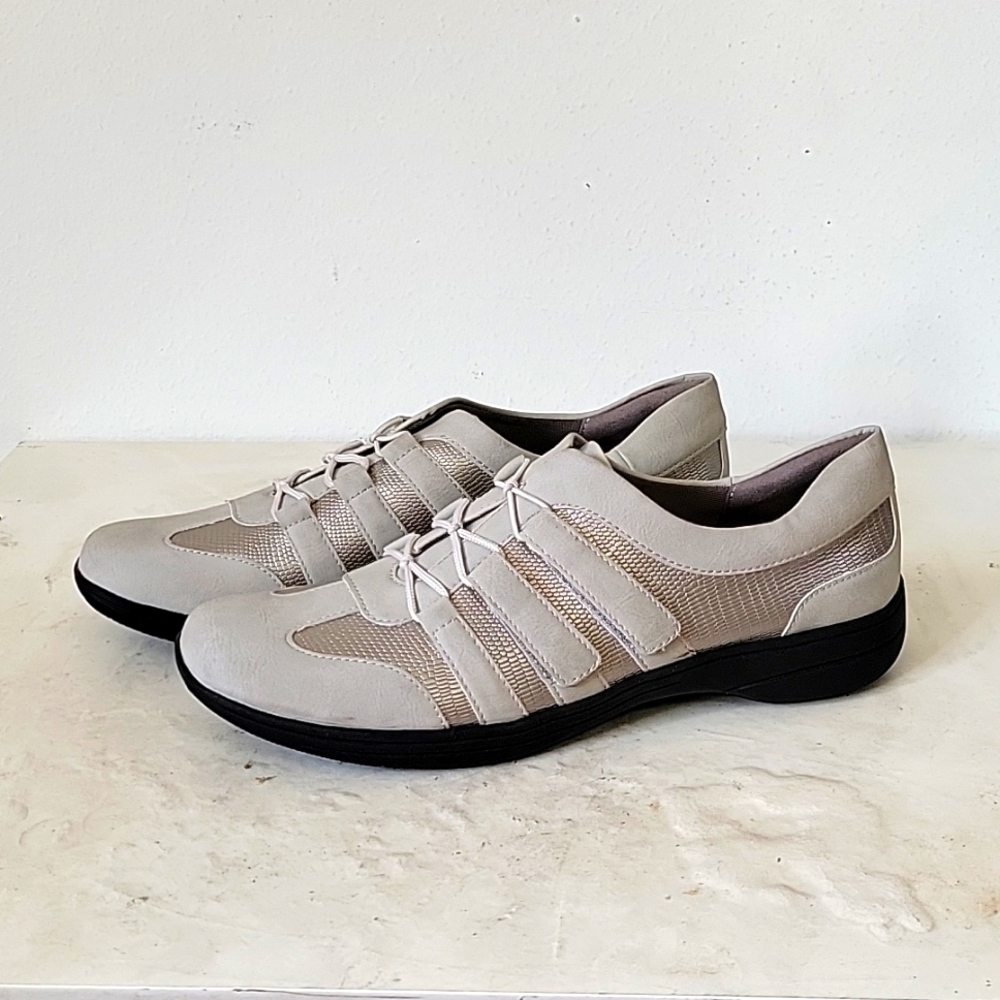 EUC trotters joy pewter lizard shimmer no tie sporty walking shoes 11N